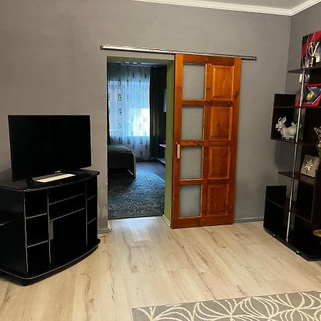 Apartment On Stefanyka 42/5 ベレホヴェ エクステリア 写真