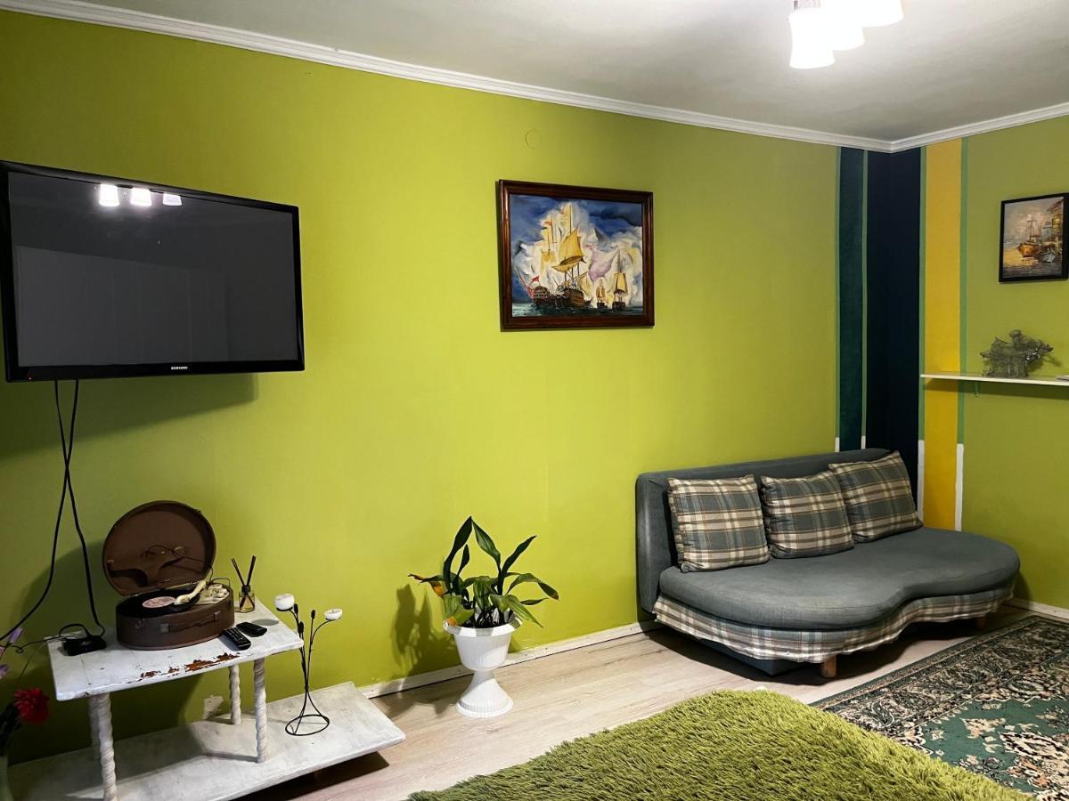 Apartment On Stefanyka 42/5 ベレホヴェ エクステリア 写真